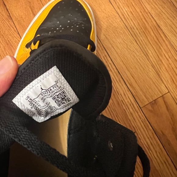 Nike Air Jordan 1 mid Taxi/White/Black - Picture 4 of 4